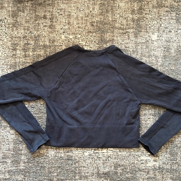 Offline by Aerie ribbed cropped long sleeve shirt- Women’s Large - Picture 3 of 3